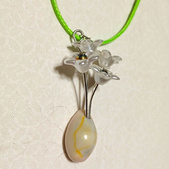 Flowers shell beads silver rainbow iridescent handmade beads white yellow golden - Picture 3 of 5